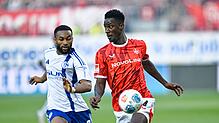 Seit Juli 2024 ist Moussa Sylla (links) für den FC Schalke 04 tätig.