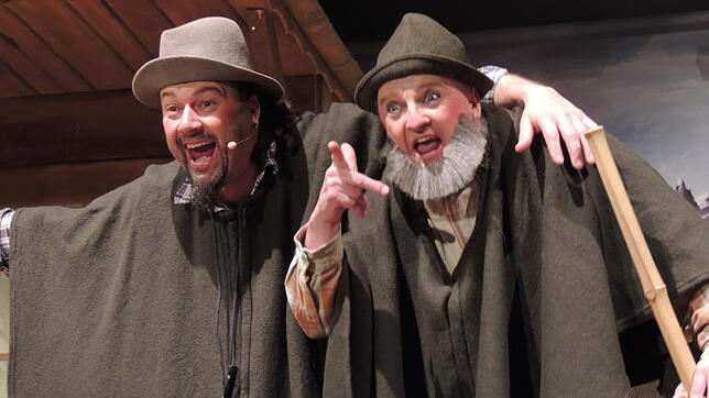 Herausragend in ihren Rollen(von links): Mathias Lüber als Großknecht und Martin Neuenhagen als Kleinknecht. Bilder: Rita Kromer