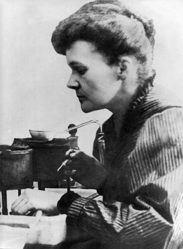 ARCHIV - Die polnisch-französische Wissenschaftlerin Marie Curie (undatiertes Archivfoto).