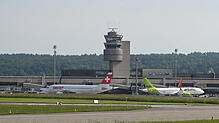 Der alte Tower auf dem Flughafen Zürich-Kloten hat bald ausgedient.