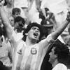 ARCHIV - 29.06.1986, Mexiko, Mexiko-Stadt: Diego Maradona feiert den Sieg gegen Deutschland auf der Fußball-WM. Die argentinische ...