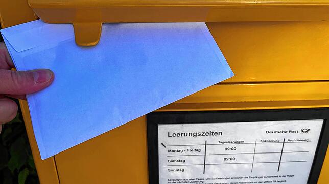 Ein Brief geht auf die Reise: In Villingen-Schwenningen kommt er derzeit allerdings häufig zu spät an. Mitunter bleiben Briefkästen ...