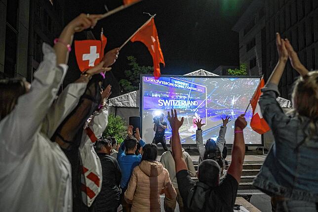 Public Viewing in der Schweizer Heimat: Nemo wird in Biel ausgiebig gefeiert.