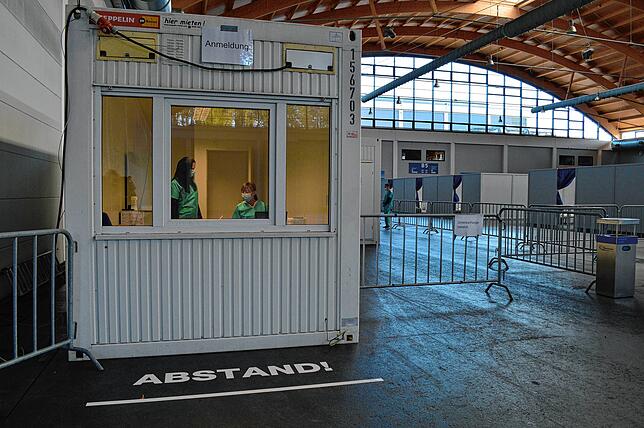 Das Testzentrum war Ende März von Oberteuringen auf das Messegelände in Friedrichshafen umgezogen.