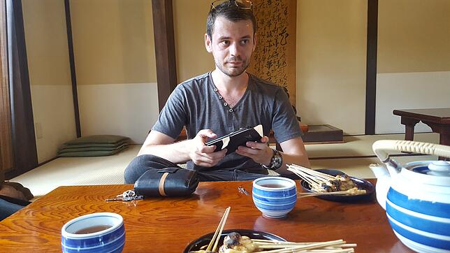 Alte Traditionen: Artur Tibelius in einem japanischen Teehaus in Kyoto.