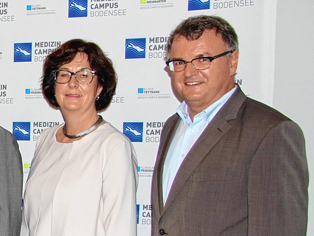 Beim Startschuss für das Modellprojekt &bdquo;GeriNoVe&ldquo; stand Projektleiter Ingrid Jörg an der Seite des Friedrichshafener ...