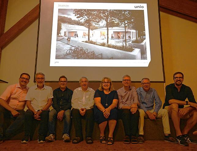 Das ist die Planungsgruppe für das Pater-Jordan-Haus, das in mehreren Schritten erneuert und erweitert wird. Das Bild zeigt von links ...