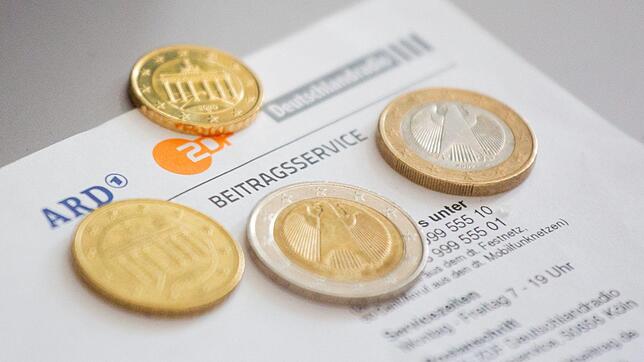 Wer Bürgergeld bezieht, kann sich den Rundfunkbeitrag sparen. Aber wie geht das?