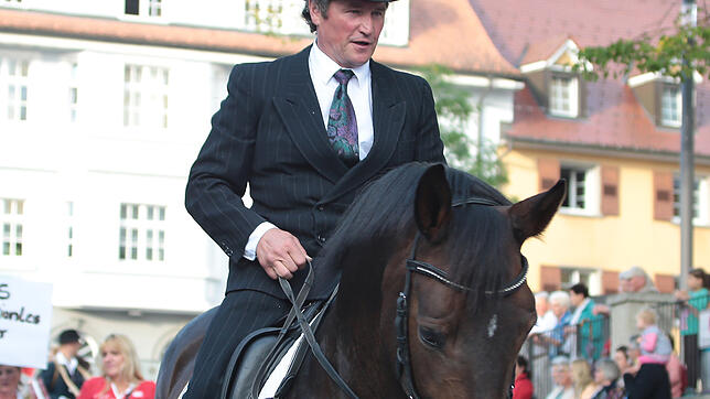 Beim Reitturnier-Umzug durch die Stadt ist auch stets Claus Steidinger, Pächter der Reitanlage im Sickenbühl, dabei. Nund hat er ...