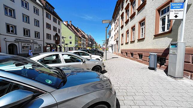 Das Parken in VS wird teurer – auch in der Bickenstraße. Das Bild stammt aus dem Sommer.