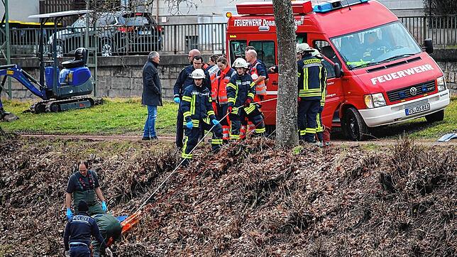 Polizei und Feuerwehr sind am Donnerstagmittag im Einsatz an der Brigach. Dort wurde offensichtlich eine tote Person im Wasser gefunden.