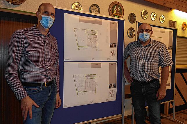 Thomas Huber (links), Vorsitzender der DAV-Sektion Friedrichshafen, und sein Stellvertreter Jörg Zielke setzen sich für den Plan des ...