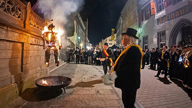 Bild : Fasnet in Flammen: So beerdigen die Narren die fünfte Jahreszeit in Überlingen!