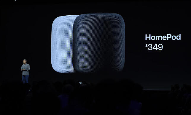 Mit dem "HomePod" will Apple  ins Geschäft mit vernetzten Lautsprechern einsteigen.