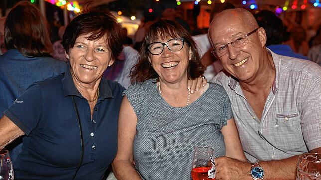 Bild : Maritimes Flair und flotte Musik locken die Gäste zum Hafenfest in Staad