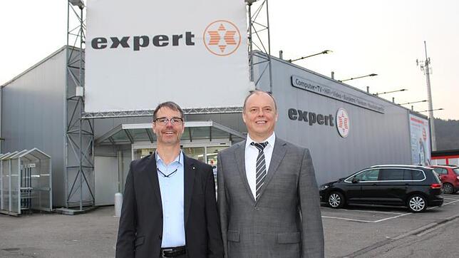 Jörg Huget (links) und Günter Lehfeld blicken positiv in die Zukunft. Sie setzen alles daran, das Elektrofachgeschäft und die ...