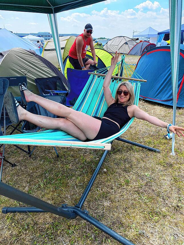 Für Lena aus Stuttgart ist Komfort alles &ndash; auch beim Zelten auf dem Festival-Gelände.