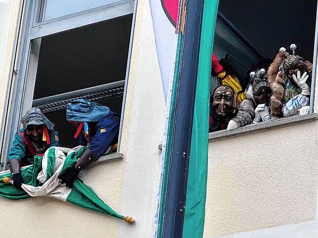Bild 3: So bunt war der Rathaussturm in Friedrichshafen