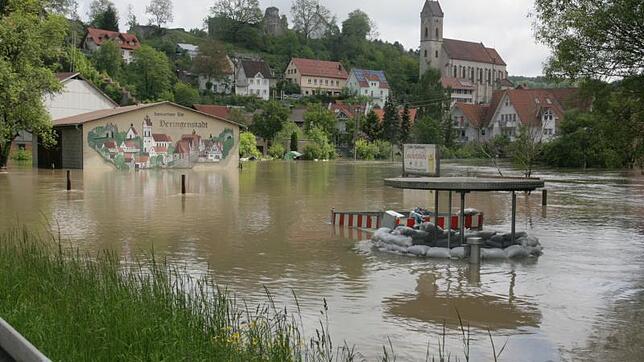 Beim Jahrhunderthochwasser 2013 trat die sonst beschaulich fließende Lauchert über die Ufer und überflutete die Stadt Veringenstadt im ...
