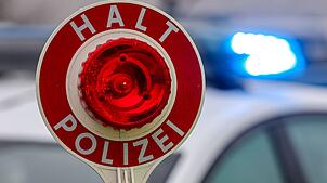 Bei einer Kontrolle werden die Beamten fündig. (Symbolbild)