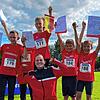 Cora Nussbaumer mit den Jungen, die Badische Mannschaftsmeister wurden und die sie als Sport-FSJ betreut.