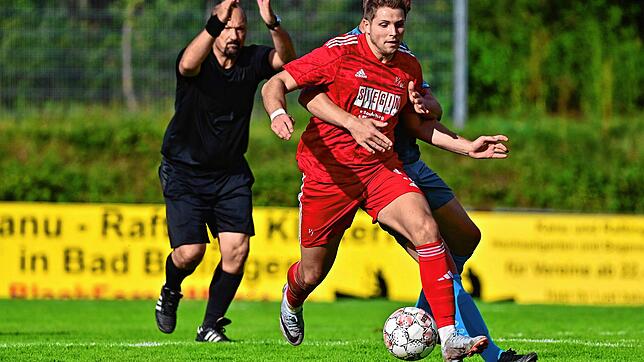 Frühe Tore: Kurz nach dem Anstoß und kurz nach der Pause traf Laurenz Hiller – hier ein Archivbild – für den VfR Bad ...