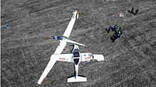 Diese Aufnahme zeigt die wahrscheinliche Kollisions-Situation der beiden abgestürzten Flugzeuge in der Luft. Die Situation wird 2022 von ...