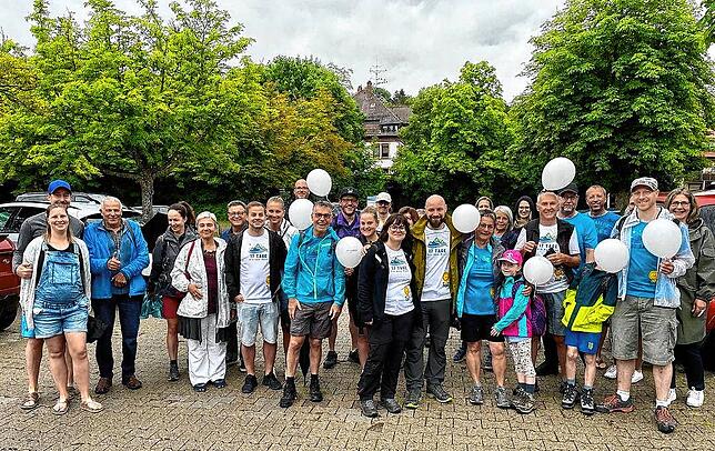 Zum Start am Villinger Friedhof am 8. Juli waren unter anderem Vertreterinnen des Sternenkinder-Vereins, Freunde und Familienmitglieder ...
