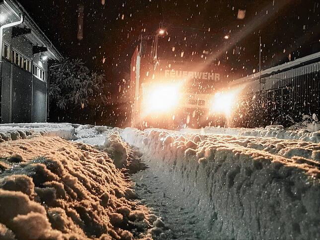 Die Eigeltinger Feuerwehrleute konnten dem vielen Schnee nicht nur Positives abgewinnen. Mit ihrem Einsatz versuchten sie ein Chaos zu ...