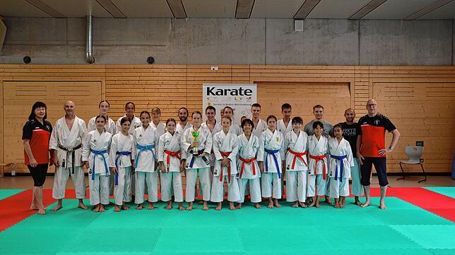 Die Teilnehmer, Betreuer und Trainer beim Kadertraining in Bad Säckingen. Bild: Karateschule Bad Säckingen