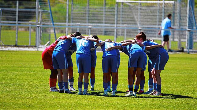 Bild : Unsere große Bildergalerie zum DFB-Pokal-Spiel der U17-Juniorinnen des Hegauer FV