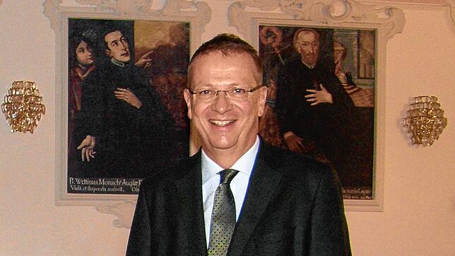 Reichenaus Bürgermeister Wolfgang Zoll ist gestern positiv auf das Corona-Virus getestet worden. Er sei ihn Quarantäne, aber es gehe ihm ...