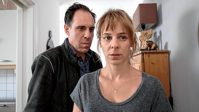 Nach 16 Jahre Ehe stürzen Annie (Bernadette Heerwagen) und ihr Ehemann Ralf (Thomas Loibl) in eine Krise – sie erwartet nach einem ...