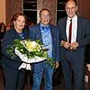 Peter Hänssler (Mitte) wurde in der Skylounge des MAC 2 Museums aus dem Gemeinderat verabschiedet und erhielt den Ehrenring der Stadt ...