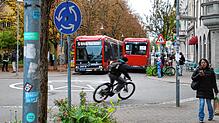 Zwei Busse der Linie 1 und 5 im Paradies. Seit der Fahrplanänderung fahren nur noch diese beiden Linien durch den Stadtteil Paradies – ...