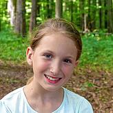 Lea, 10 Jahre: &bdquo;Ich finde es toll, im Wald zu sein. Da macht man andere Spiele und es ist mal was anderes.&ldquo;