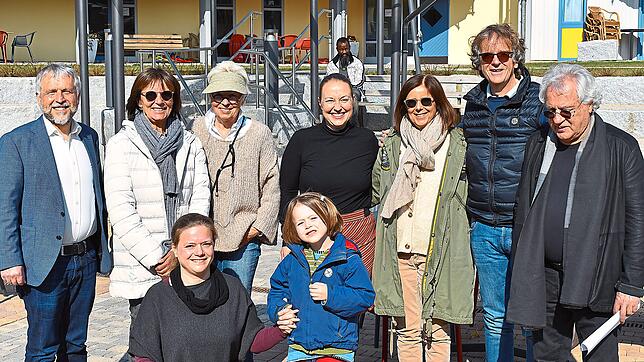 Stephan Maier freut sich über den Besuch von Marianne Mack, Barbara Dickmann, Ilona Kollum, Claudia Thoma, Michael Thoma, Rolf Dickmann ...