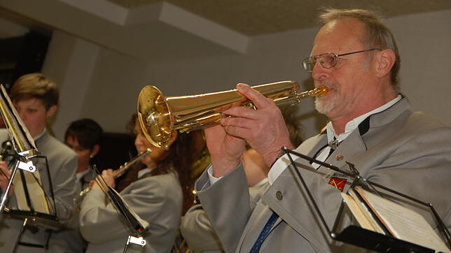Vizedirigent Rolf Hässle führte die Musiker an.