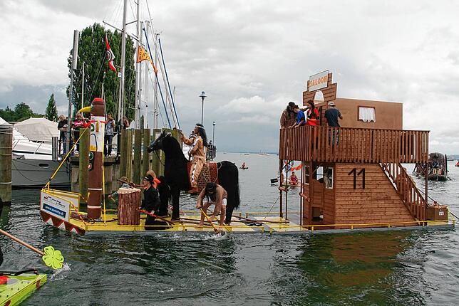 2012: &bdquo;50 Jahre Schatz im Silbersee&ldquo;: Der berühmte Apachenhäuptling hoch zu Ross, ein Saloon mit hübschen Mädels und die ...