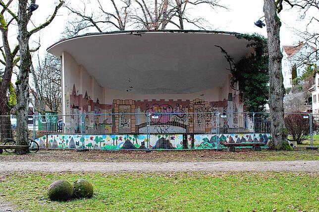 Der Musikpavillon hat schon bessere Tage gesehen &ndash; und bis 2028 sollen sie für die Konzertmuschel auch wieder zurückkommen.