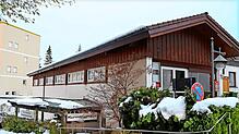 Das Schönwälder Hallenbad verursacht Kosten – auch noch nach seiner Schließung im Jahr 2023. Bild: Hans-Jürgen Kommert