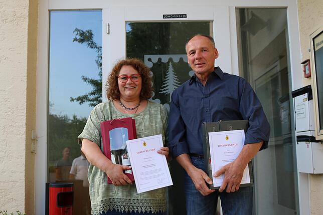 Martina Losch ist nach fünf Jahren und Walter Rosenstiel nach fünfzehn Jahren aus dem Ortschaftsrat Waldhausen ausgeschieden. Bild ...