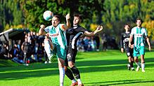 Der FC Gutmadingen mit Sören Seyfried (rechts/schwarzes Trikots) steht souverän an der Tabellenspitze.