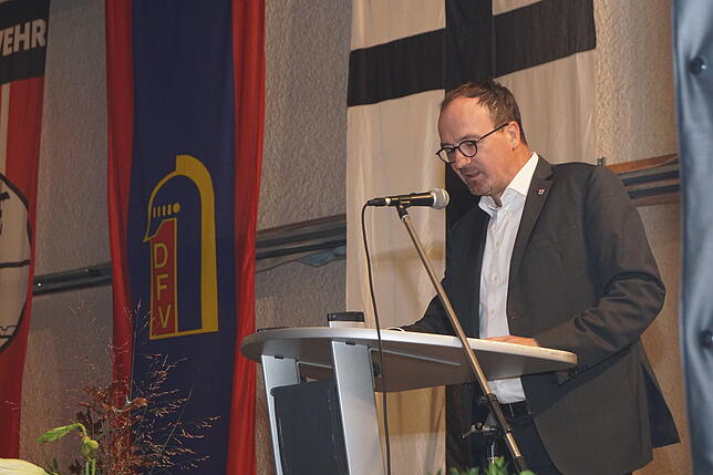 Oberbürgermeister Uli Burchardt beim Jahresabend der Freiwilligen Feuerwehr Konstanz in der Litzelstetter Seeblickhalle.