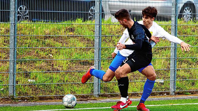 Bild : Die besten Bilder der Verbandsligapartie zwischen dem FC Singen und dem FC 08 Villingen II