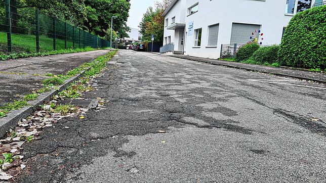 Die Danziger Straße wird saniert. Das wird deutlich mehr Geld kosten, als ursprünglich geplant. Doch die Stadt spart an anderer Stelle. ...