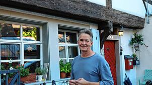 Jörg Schneider ist der Sohn des Komponisten. Er lebt heute wieder in Konstanz, von wo die Familie stammt.
