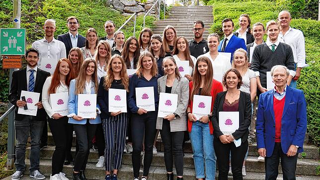 An der Physiotherapieschule Bad Säckingen haben 23 Studenten ihre Prüfungen bestanden.