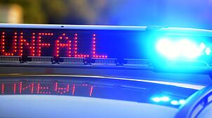 Nach einem Unfall wurde die Autobahn A5 in Richtung Karlsruhe gesperrt. (Symbolbild)