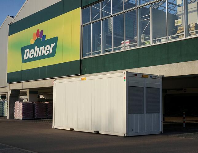 Blick auf den Test-Container in der Parkgarage des Dehner Gartencenters in Tiengen &ndash; ab Montag kann der Container für einen ...